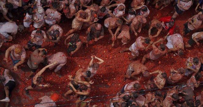 Tons of overripe tomatoes become projectiles in Spain's ‘Tomatina’ food fight | National News
