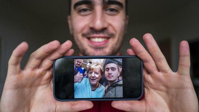 Allemagne: dix ans après l'arrivée des réfugiés, l'histoire de l'intégration d'un jeune syrien