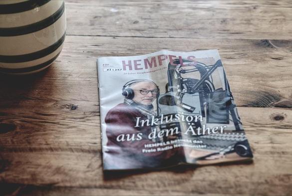 Hempels Ausgabe auf dem Tisch liegend