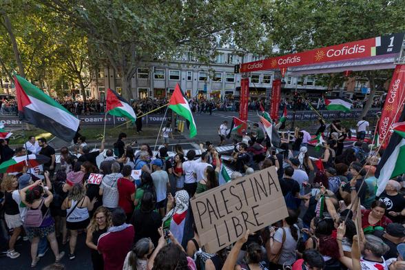 Pro-Palestinian protesters invade the circuit of La Vuelta race as one holds a placard reading 'Free Palestine' in the center of Madrid on Sept. 14