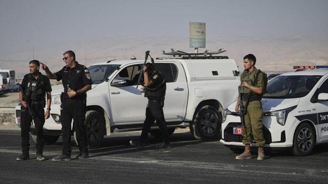 Gunman kills 2 at Israeli-run crossing between West Bank and Jordan