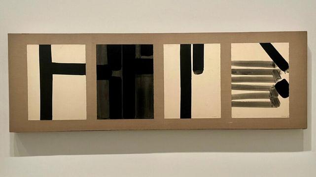 Le peintre Pierre Soulages noircit du papier au musée du Luxembourg