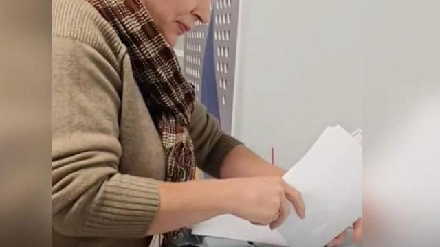 In gleich mehreren Lokalen: Aufnahmen decken offenbar Wahlbetrug in Russland auf