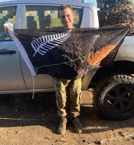 The Laser Kiwi flag is back again and made an appearance on another team! This is Kiwi, a drone pilot from New Zealand. His team defends Pokrovsk. They don't have running water where they live and we would like to get them some shower packs plus some thermal clothes for cold weather.