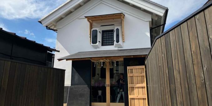 Soy sauce brewer welcomes foreign tourists to Japan's Saitama