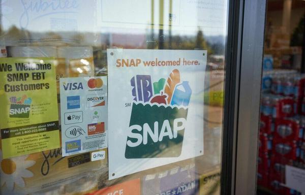 A “SNAP welcomed here” sign is seen at the entrance to a Big Lots store in Portland, Oregon. (Getty Images) A “SNAP welcomed here” sign is seen at the entrance to a Big Lots store in Portland, Oregon. (Getty Images)