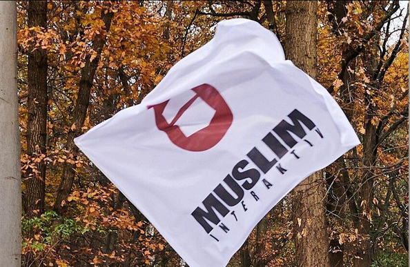 flag of the Muslim Interaktiv hanging in the woods