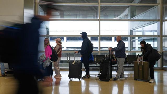 US air traffic faces Thanksgiving delays amid federal shutdown US air traffic faces Thanksgiving delays amid federal shutdown