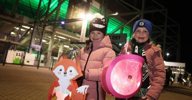 St. Martin in Mönchengladbach: Martinszug im Borussia-Park 2025