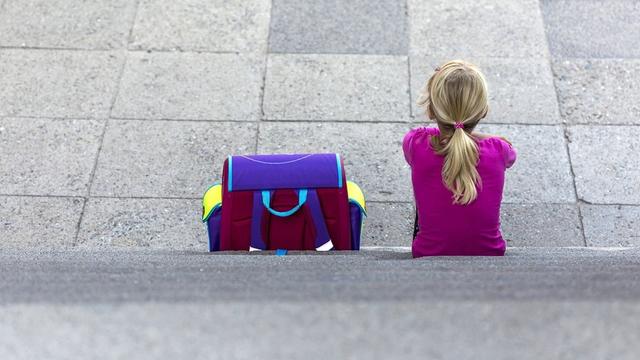Kind nicht zu Schule angemeldet: Mutter muss 300 Euro Bußgeld zahlen