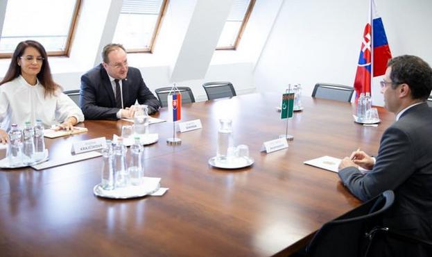 Turkmenistan and Slovakia discuss plans for joint economic commission