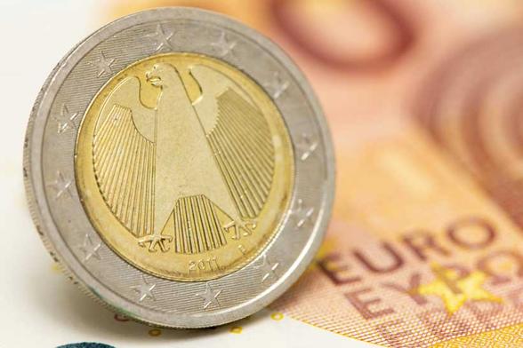 Divisions and Delays: Why Europe’s Political Rift Threatens the Euro’s Global Role